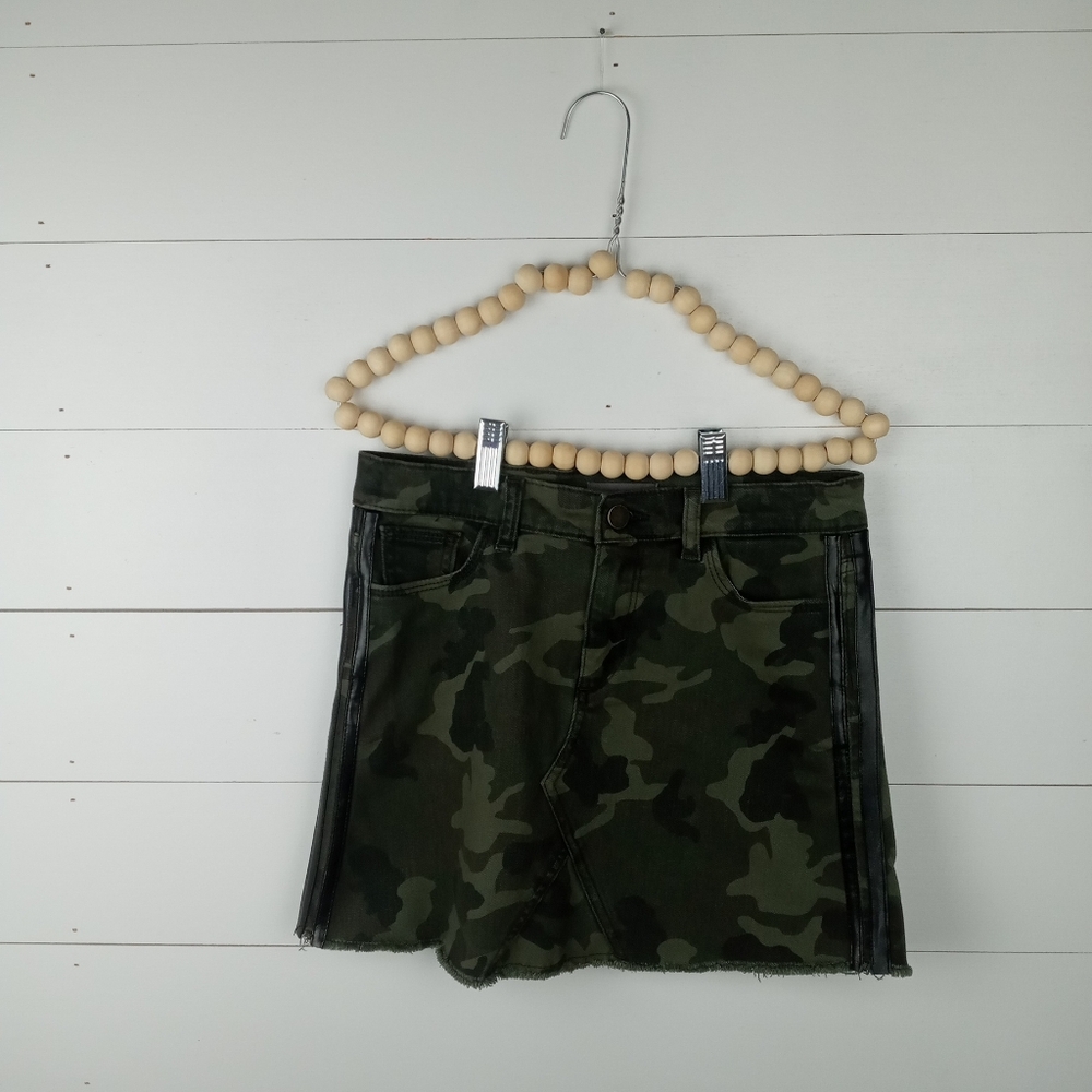 DL1961 girls size 14 camo pattern denim jean skirt black leather stripes